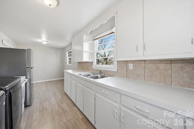 1512 N Deal Avenue, Newton, NC 28658