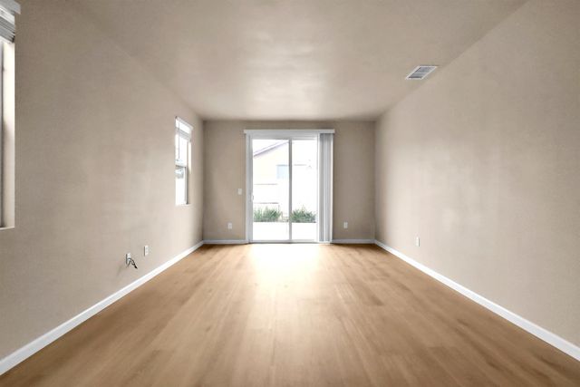 7418 Sun Reign Ln, Sacramento, CA 95823