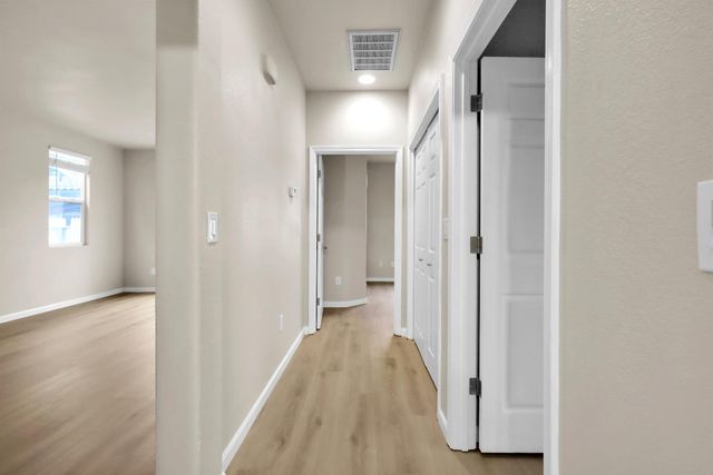 7418 Sun Reign Ln, Sacramento, CA 95823