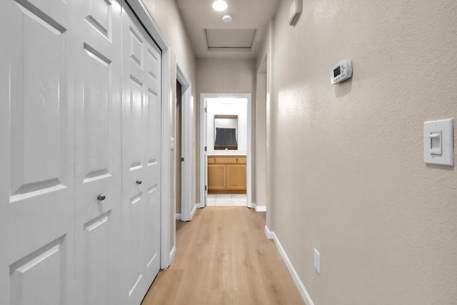 7418 Sun Reign Ln, Sacramento, CA 95823