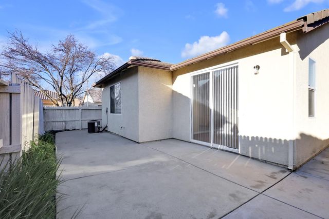 7418 Sun Reign Ln, Sacramento, CA 95823