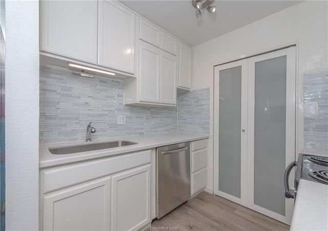 904 University Oaks Boulevard 99, College Station, TX 77840