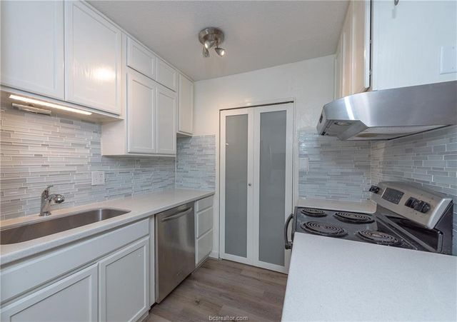 904 University Oaks Boulevard 99, College Station, TX 77840