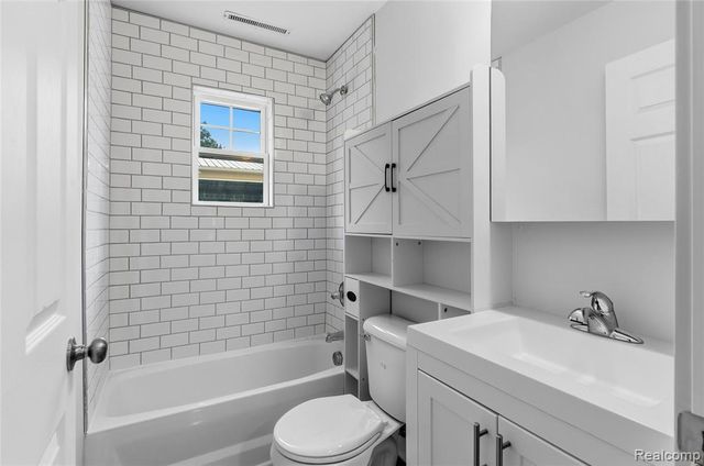 3241 E Frances Road, Clio, MI 48420