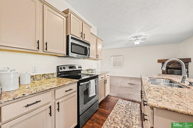 16313 Browne Street, Omaha, NE 68116