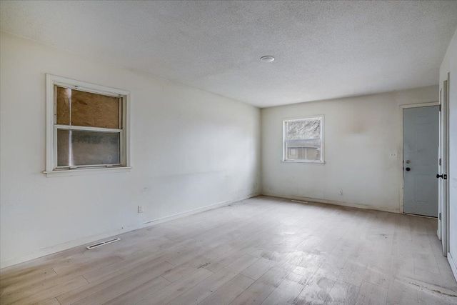 1502 E Catalina St, Wichita, KS 67216