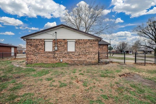 1502 E Catalina St, Wichita, KS 67216