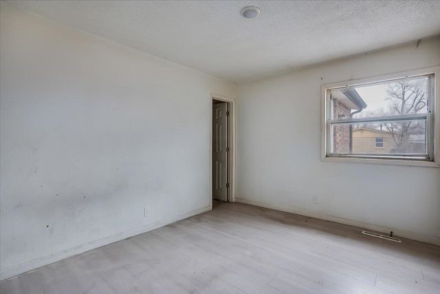 1502 E Catalina St, Wichita, KS 67216