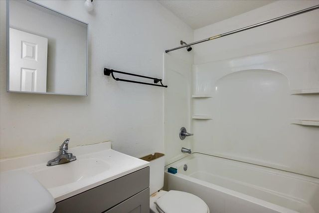 1502 E Catalina St, Wichita, KS 67216