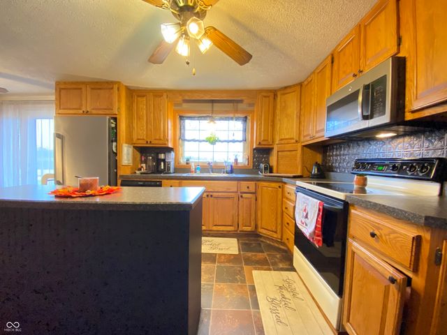 6066 State Road 60 W, Mitchell, IN 47446