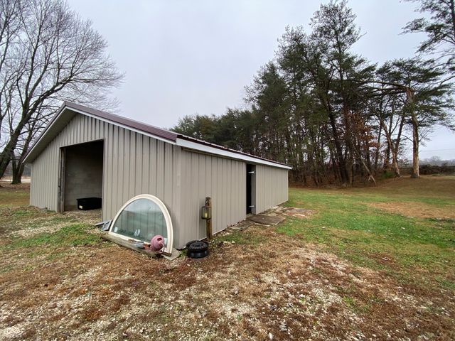 6066 State Road 60 W, Mitchell, IN 47446