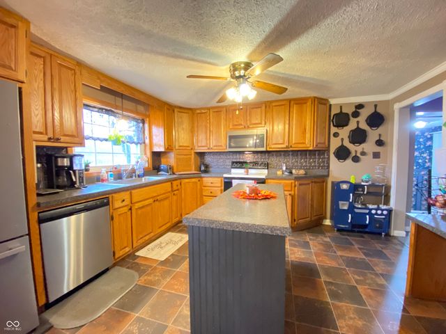 6066 State Road 60 W, Mitchell, IN 47446