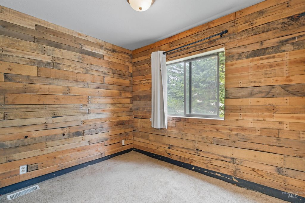 609 N Almon 2003, Moscow, ID 83843 photo 4