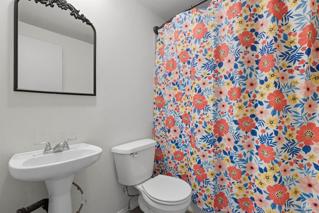 609 N Almon 2003, Moscow, ID 83843 photo 6