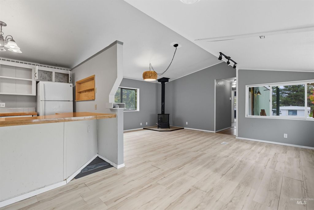 609 N Almon 2003, Moscow, ID 83843 photo 9