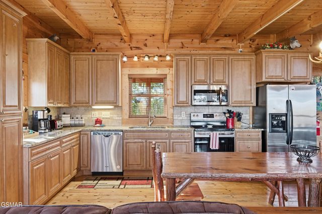 1707 Ridgecrest Drive, Sevierville, TN 37876