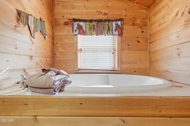 1707 Ridgecrest Drive, Sevierville, TN 37876