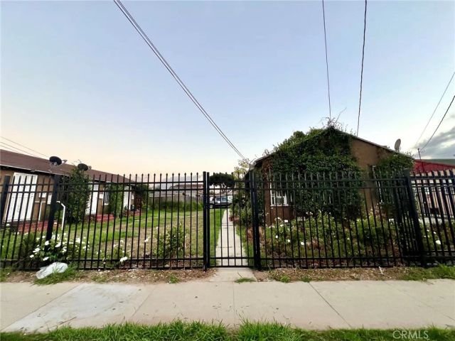 4616 W 111th Street, Lennox, CA 90304