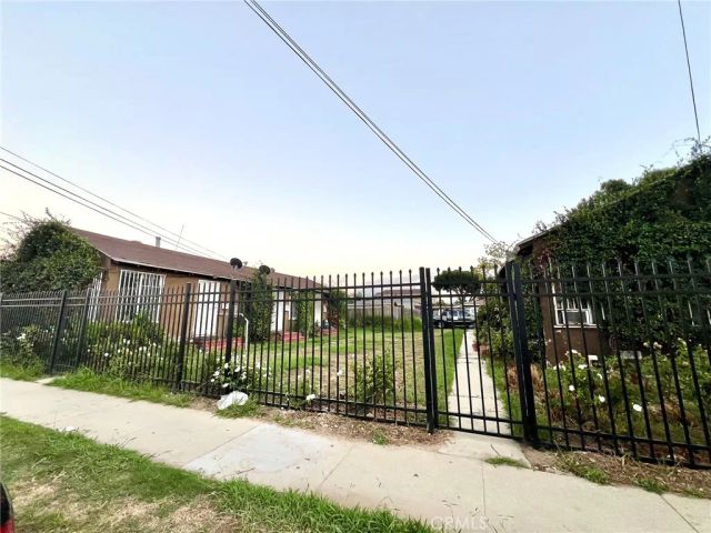4616 W 111th Street, Lennox, CA 90304