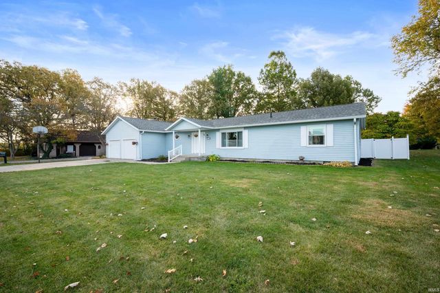 402 E Hickory Grove Road, Hartford City, IN 47348