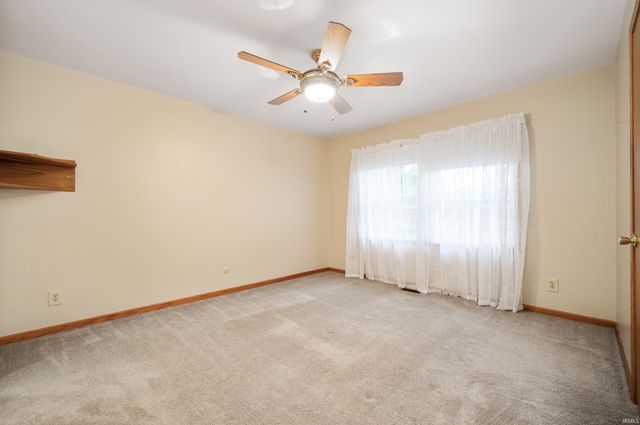 402 E Hickory Grove Road, Hartford City, IN 47348