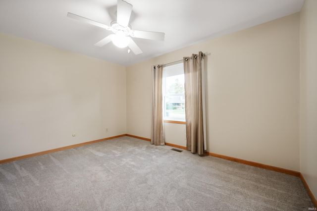 402 E Hickory Grove Road, Hartford City, IN 47348