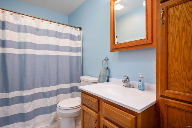 402 E Hickory Grove Road, Hartford City, IN 47348