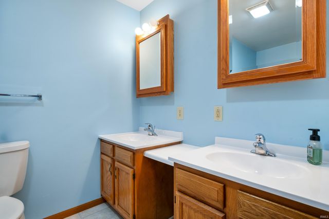 402 E Hickory Grove Road, Hartford City, IN 47348