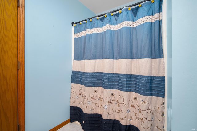 402 E Hickory Grove Road, Hartford City, IN 47348