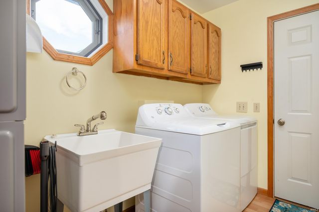 402 E Hickory Grove Road, Hartford City, IN 47348