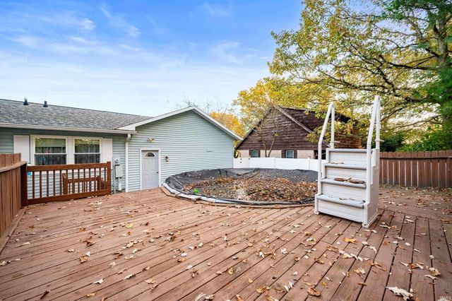 402 E Hickory Grove Road, Hartford City, IN 47348