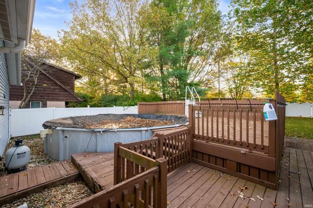 402 E Hickory Grove Road, Hartford City, IN 47348