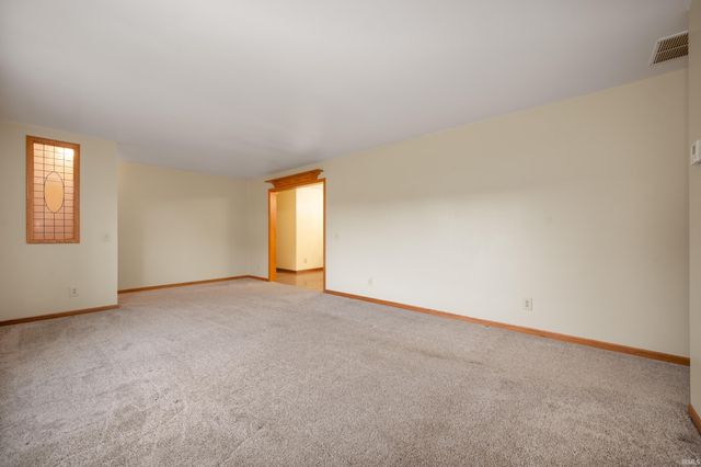 402 E Hickory Grove Road, Hartford City, IN 47348