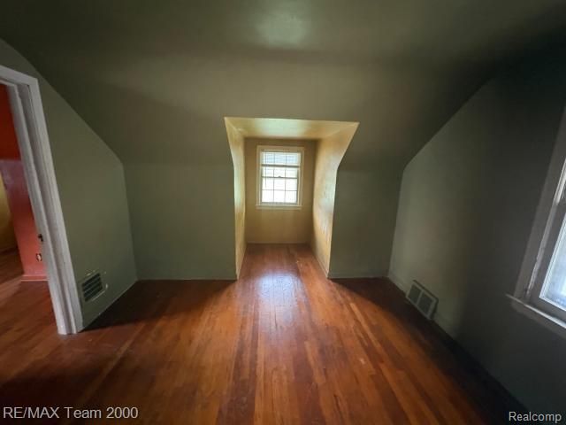 19131 Elkhart Street, Harper Woods, MI 48225