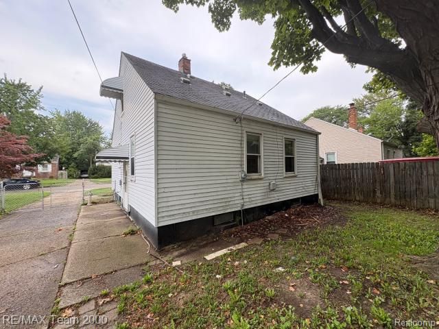 19131 Elkhart Street, Harper Woods, MI 48225