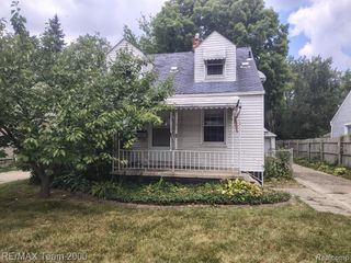 19131 Elkhart Street, Harper Woods, MI 48225