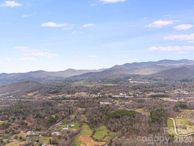 99999 Oak Ridge Road, Swannanoa, NC 28778