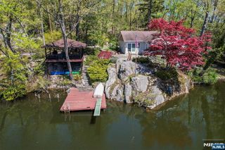60 Leach Drive, Bloomingdale, NJ 07403
