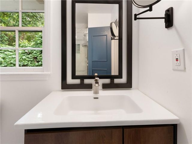 1685 Dunwoody Place NE Top, Atlanta, GA 30324