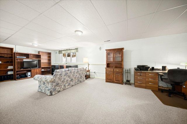 1128 Walnut Grove Drive, Norton Shores, MI 49441