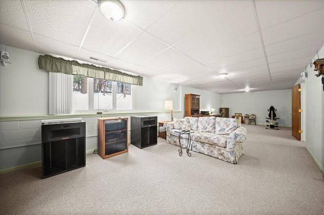 1128 Walnut Grove Drive, Norton Shores, MI 49441