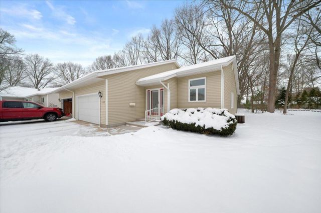 1128 Walnut Grove Drive, Norton Shores, MI 49441