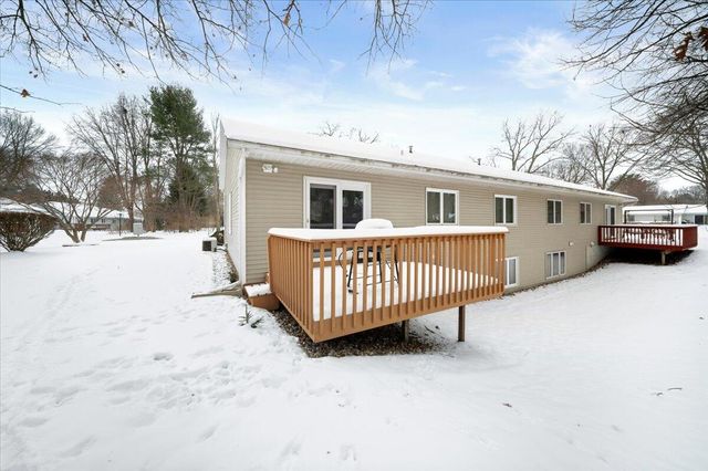 1128 Walnut Grove Drive, Norton Shores, MI 49441