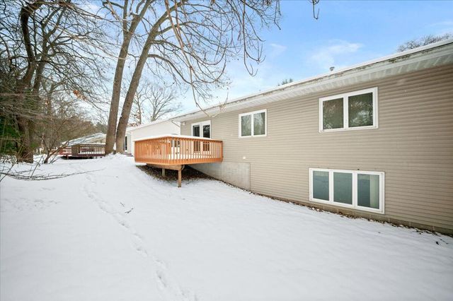 1128 Walnut Grove Drive, Norton Shores, MI 49441