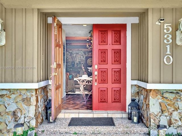 5310 SW 109th Ave, Davie, FL 33328