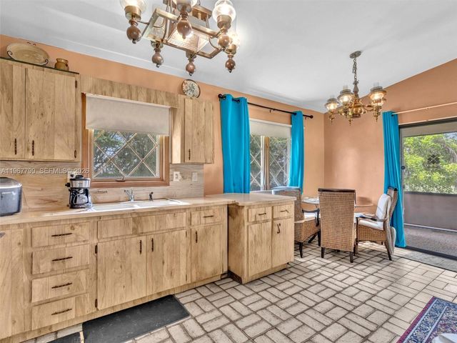 5310 SW 109th Ave, Davie, FL 33328