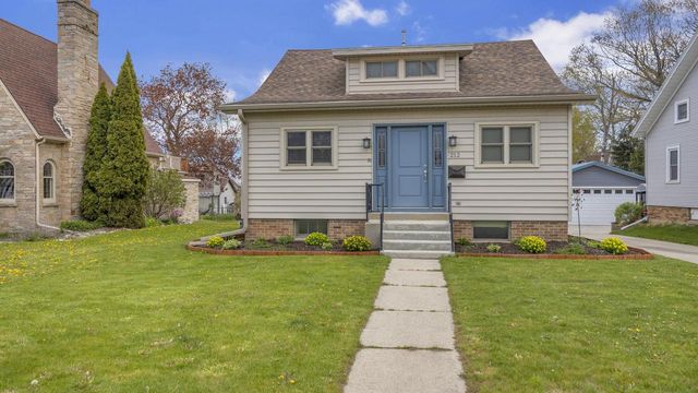 212 Fond du Lac AVENUE, Sheboygan Falls, WI 53085