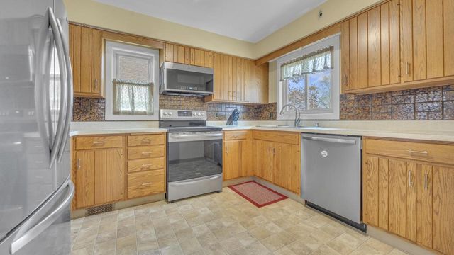 212 Fond du Lac AVENUE, Sheboygan Falls, WI 53085