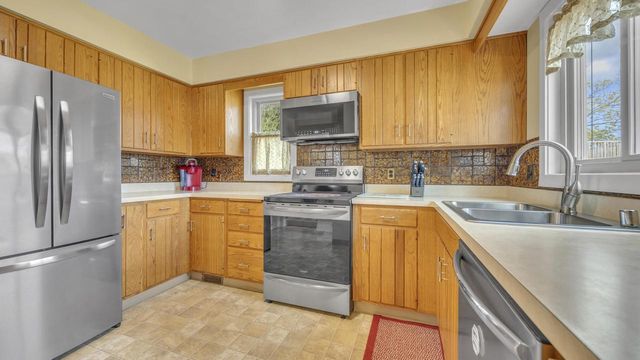 212 Fond du Lac AVENUE, Sheboygan Falls, WI 53085