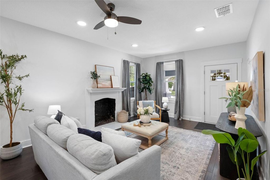Image 4 of property listing at 415 W AMELIA AVENUE, Tampa, FL 33602